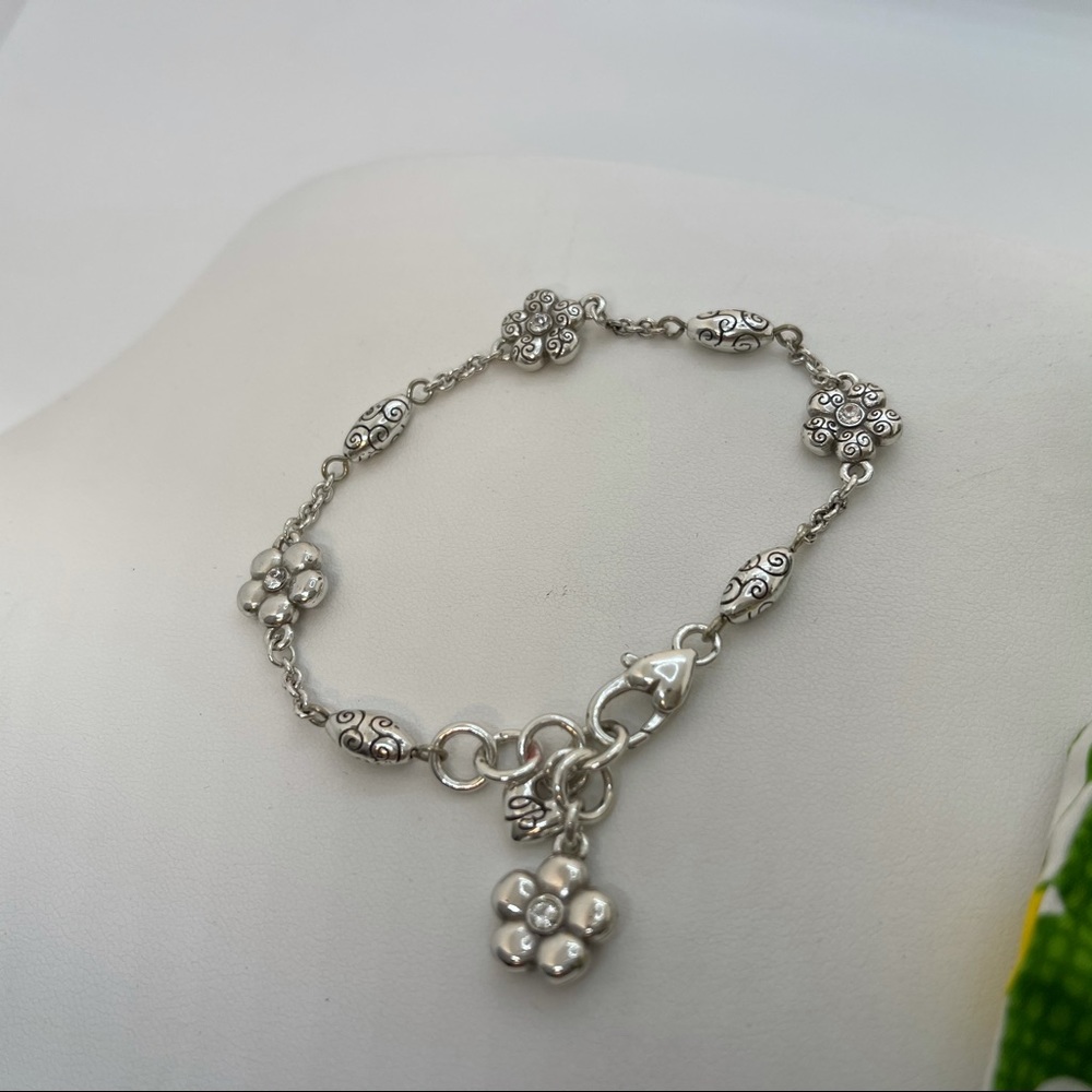 NWOT’S Brighton Bracelet w/pouch 🌸